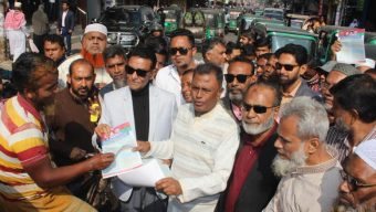 বরিশালে বিএনপির লিফলেট বিতরণ