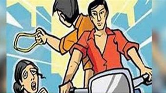 হেলমেট পরে মোটরসাইকেলে এসে গুলি, ‘ব্যাগ ভর্তি’ টাকা-স্বর্ণ ছিনতাইচেষ্টা