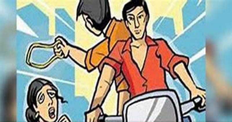 হেলমেট পরে মোটরসাইকেলে এসে গুলি, ‘ব্যাগ ভর্তি’ টাকা-স্বর্ণ ছিনতাইচেষ্টা