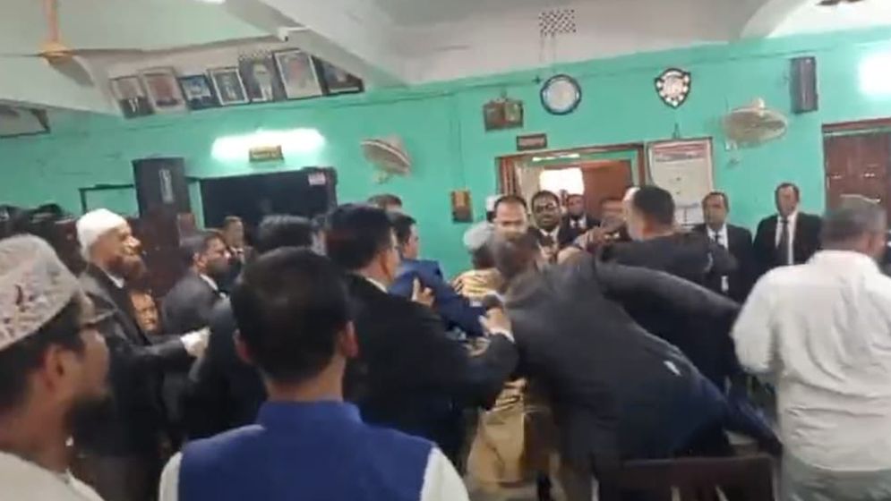 পটুয়াখালীতে জামায়াতপন্থি আইনজীবীদের ওপর হামলার অভিযোগ