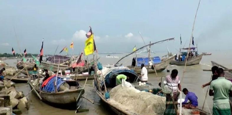 ভোলায় মধ্যরাত থেকে দুই মাস ইলিশসহ সব মাছ ধরা নিষিদ্ধ