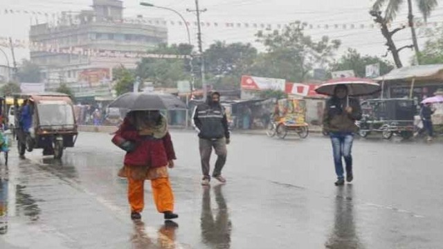 বরগুনায় গরমের শুরুতে বৃষ্টি