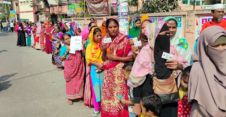 বরিশালে টিসিবির কার্ড বিতরণে অনিয়মের অভিযোগে মানববন্ধন ও বিক্ষোভ