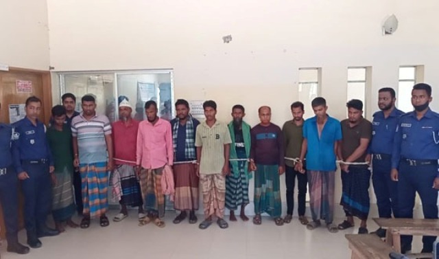 ভোলায় আন্তঃ জেলা ডাকাত ও ছিনতাই চক্রের আটক ১১
