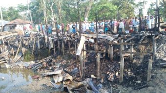 আমতলীতে আগুনে পুরে ৬টি দোকান ছাই অর্ধকোটি টাকার ক্ষতি