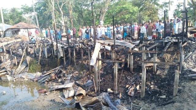 আমতলীতে আগুনে পুরে ৬টি দোকান ছাই অর্ধকোটি টাকার ক্ষতি