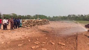 মনপুরায় দুই ইটভাটায় অভিযান, এক লক্ষ টাকা জরিমানা