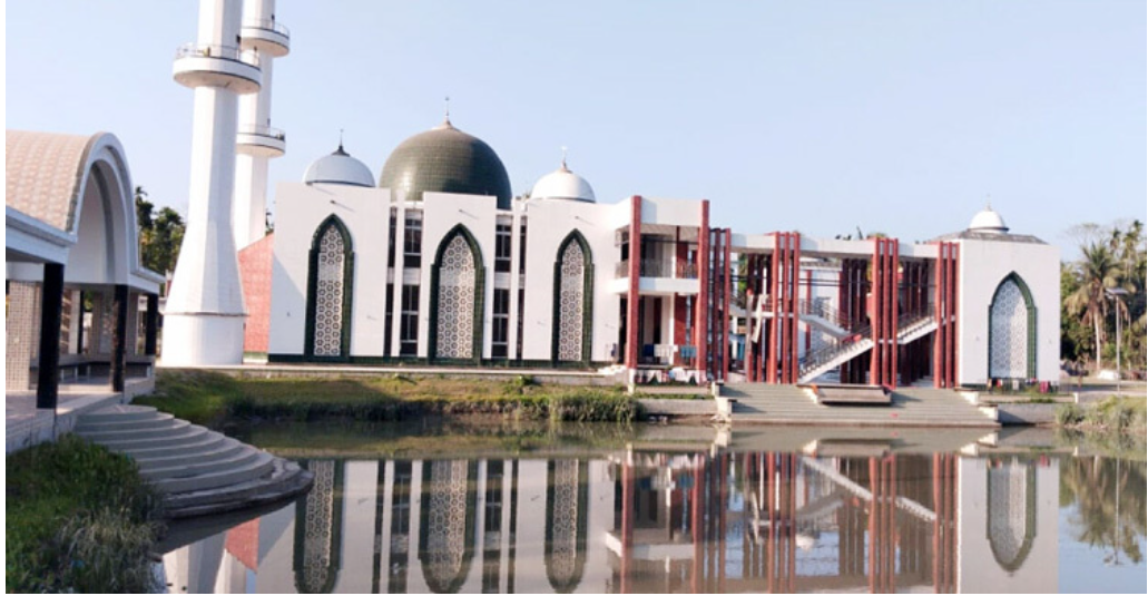 ঝালকাঠিতে নান্দনিকতার ছোঁয়ায় দৃষ্টিনন্দন হাজিবাড়ি জামে মসজিদ