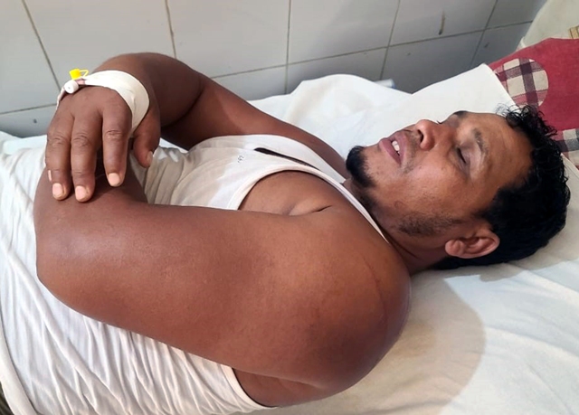 তজুমদ্দিনে ব্যবসায়ীকে কুপিয়ে জখম