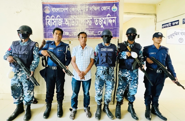 তজুমদ্দিনে ডেভিল হান্টের অভিযানে ইউপি চেয়ারম্যান আটক