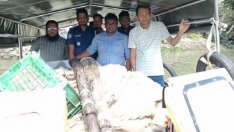 কাউখালীতে কচা নদী থেকে অর্ধ লক্ষাধিক টাকার বেড় জাল জব্দ করেছে প্রশাসন