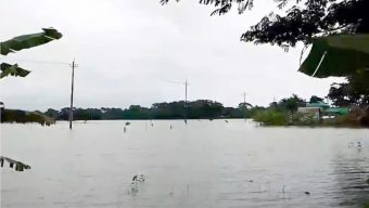 কলাপাড়ায় অস্বাভাবিক জোয়ারের জলোচ্ছ্বাসে ভাসছে বেড়িবাঁধের বাইরের নিম্নাঞ্চল