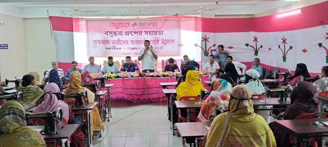 দক্ষিনাঞ্চলের অস্বচ্ছল নারীদের স্বাবলম্বী করতে প্রশিক্ষন শেষে বসুন্ধরা গ্রুপের সেলাই মেশিন বিতরন