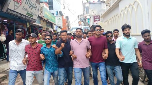 কেন্দ্রীয় ছাত্রদল নেতাদের বিরুদ্ধে পিরোজপুর ছাত্রদলের বিক্ষোভ মিছিল