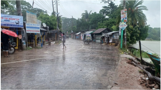 ঝালকাঠিতে ভারি বৃষ্টিপাত, বেড়েছে ভোগান্তি