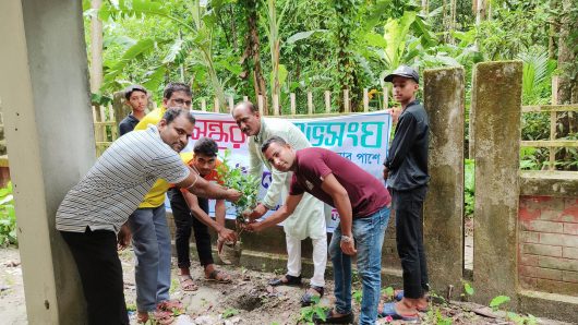 পরিবেশ সুরক্ষায় বেতাগীতে শুভসংঘের বৃক্ষরোপণ কর্মসূচি