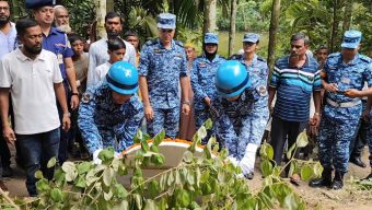 বিমান দুর্ঘটনায় নিহত মাসুমার কবরে বিমান বাহিনীর শ্রদ্ধা