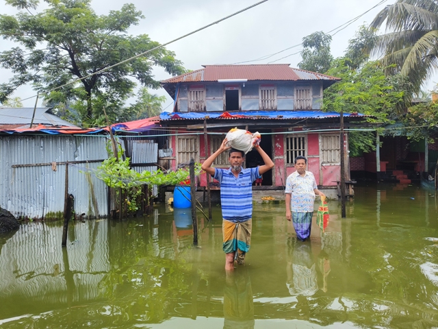 জলাবদ্ধতায় নাকাল আমতলী পৌরবাসী