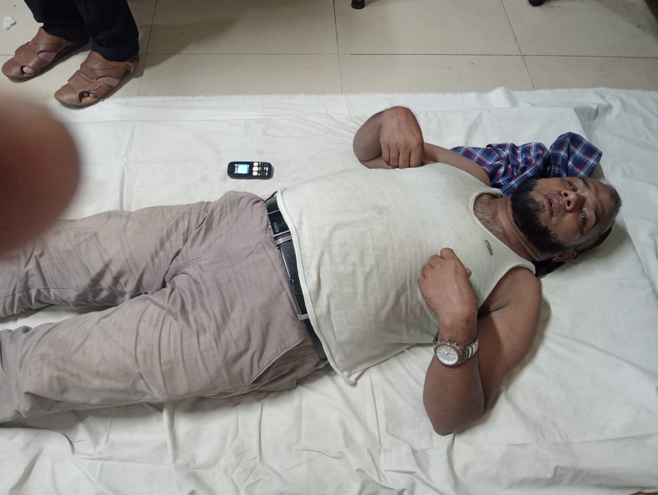 বরিশালে পৌর যুবদলের সদস্য সচিবকে মারধর করলেন জেলা যুবদলের আহবায়ক