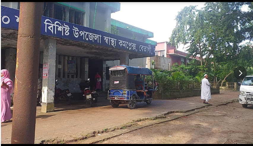 বেতাগী স্বাস্থ্য কমপ্লেক্স ডেঙ্গু রোগীদের স্যালাইন বিতরণ