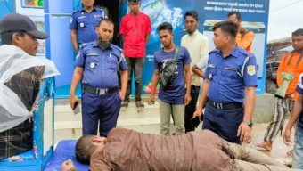 কুয়াকাটায় সাগরে ডুবে যাচ্ছিলেন পর্যটক, উদ্ধার করলো দুই ফটোগ্রাফার