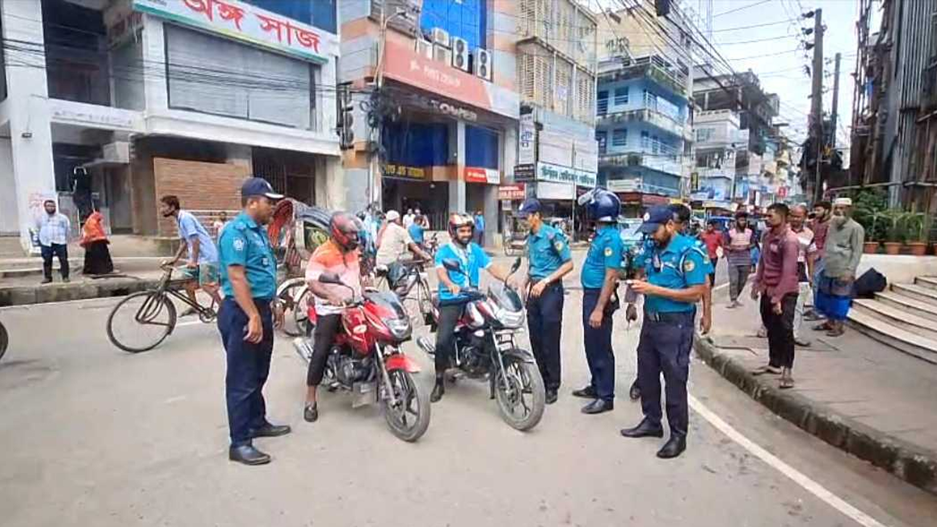 বরিশালে নিরাপত্তা জোড়দার, শহরে ১৩টি চেকপোস্ট!