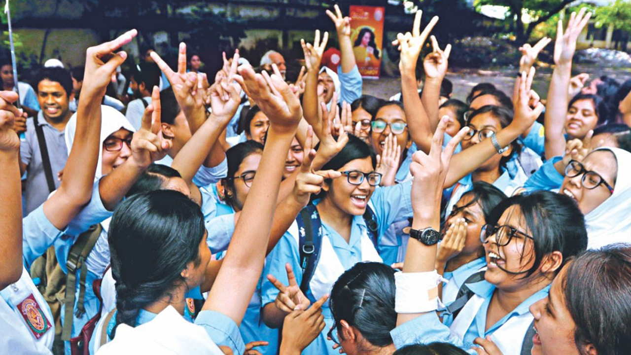 বরিশাল বোর্ডে কমেছে পাসের হার ও জিপিএ ৫