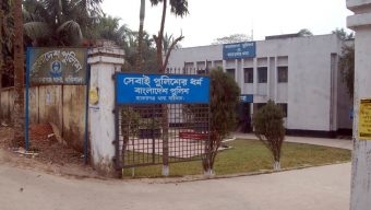 বরিশালে প্রকাশ্য দিবালোকে কুপিয়ে হত্যা