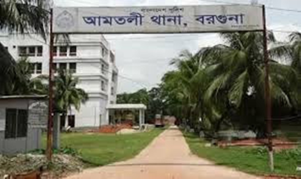 আমতলীতে নির্মানাধীন স্লুইস গেটের খনন করা মাটি ফালানো নিয়ে সংঘর্ষ ৭ জন আহত