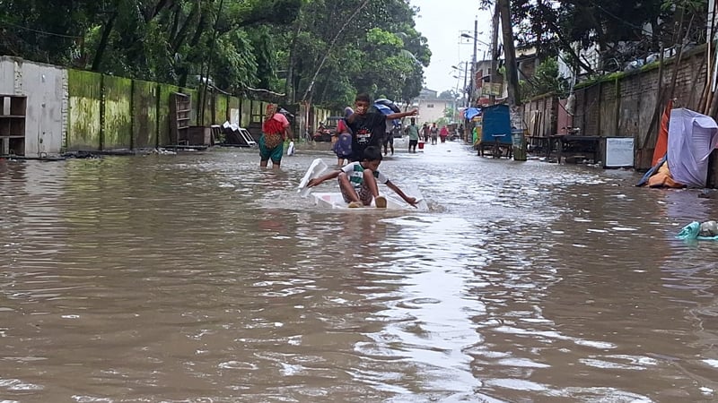 জোয়ারে দক্ষিণাঞ্চলের নদ-নদীর পানি বিপৎসীমার ওপরে