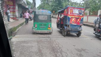 বি এম কলেজ এলাকায় ১৬টি স্পিড ব্রেকারে চরম ভোগান্তি, অপসারণের দাবি জনসাধারণের
