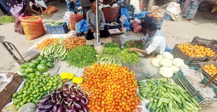 বরিশালে সবজির বাজারে অস্বস্তি