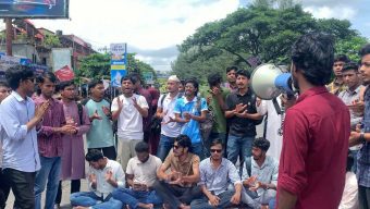 বরিশাল-কুয়াকাটা মহাসড়ক অবরোধ ববি শিক্ষার্থীদের