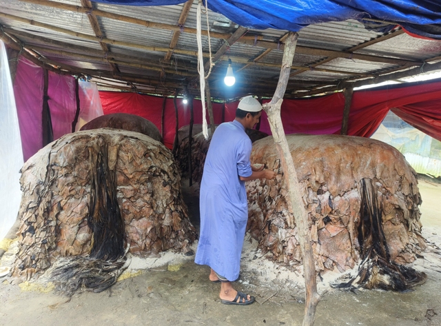 ক্রয় মূল্যের অর্ধেকের নীচে দাম বলছেন পাইকাররা চামড়ার মূল্যে ধস, দিশেহারা খুচরা ক্রেতারা