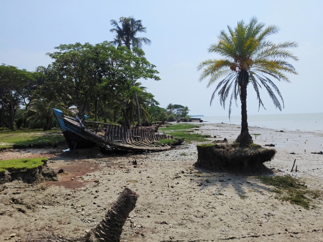 ৫৫ বছর ধরে পায়রার ভাঙ্গনে আড়াই হাজার একর কৃষি জমি নদীগর্ভে বিলিন