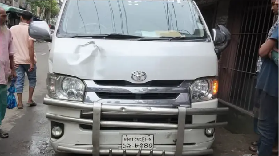 বরিশালে মাইক্রোবাস চাপায় জামায়াত নেতা নিহত