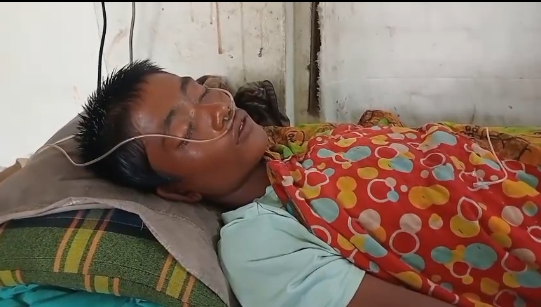 বঙ্গোপসাগরে পাঁচ দিন ভেসে মৃত্যুর মুখ থেকে ফিরে এলেন জেলে মোরশেদ