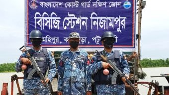 কলাপাড়ায় কোস্টগার্ডের অভিযান,তিনটি অবৈধ ট্রলিং বোট জব্দ