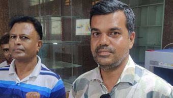 বরিশাল মহানগর বিএনপির সদস্য সচিব অস্ত্র নিয়ে সুপ্রিম কোর্টে প্রবেশের সময় আটক অতঃপর…