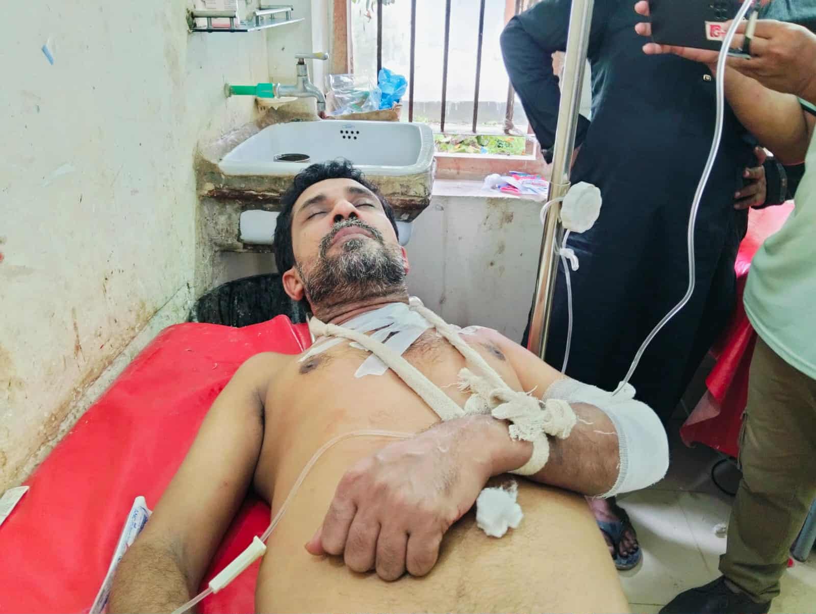 কলাপাড়ায় যুবদল কর্মীকে কুপিয়ে জখম, দুইজন গ্রেফতার