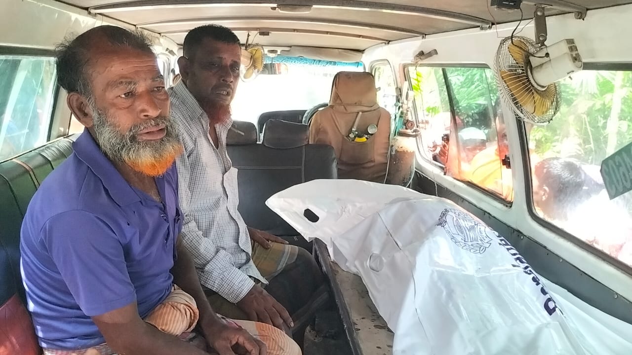 ঘরে ঢুকে মায়ের রক্তাক্ত লাশ দেখতে পেল সন্তান