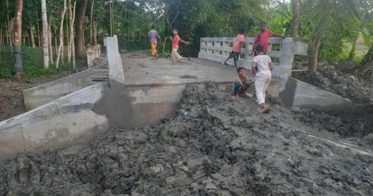 বরিশালে হস্তান্তরের আগেই ব্রিজে ফাটল