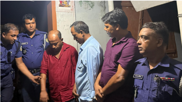 বরিশালে একসঙ্গে ইয়াবা সেবন করছিলেন যুবলীগের ৩ নেতা, অতঃপর…