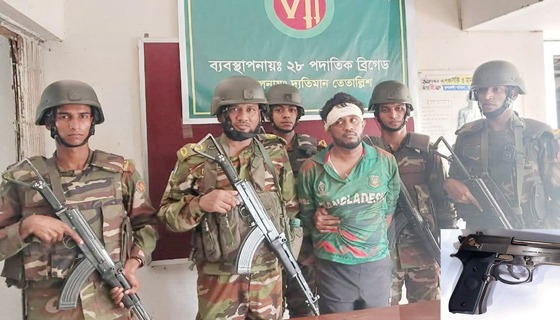 বরিশালে পিস্তলসহ আটক ছিনতাইকারীকে গণধোলাই