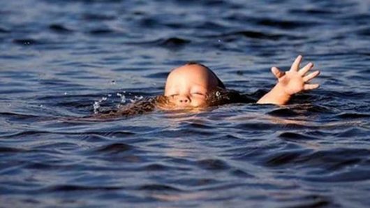 মনপুরায় পকুরের পানিতে পড়ে শিশুর মৃত্যু