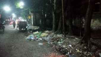 বরিশালে জেলখানার মোড় ও নাজীর পোলের মাঝে দুর্গন্ধ, ময়লা ফেলার কারণে ভোগান্তি