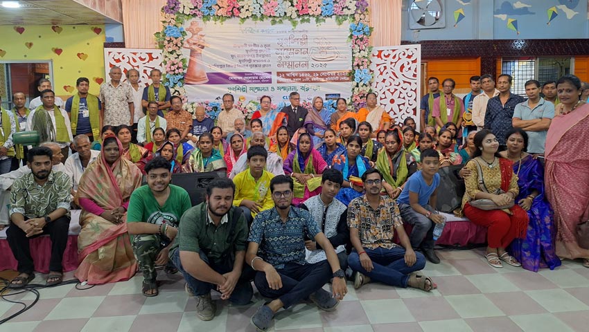 বরিশালে ১২ মৃৎশিল্পীকে সম্মাননা