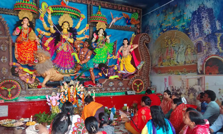 অশ্রুধারায় বরিশালেও দেবী দুর্গাকে বিদায় জানাল সনাতন ধর্মাবলম্বীরা