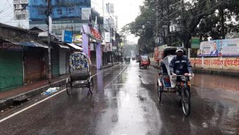 বরিশালে থেমে থেমে বৃষ্টি, ভোগান্তি