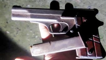 বরিশালে মাদক কারবারীর ঘর থেকে পিস্তলসহ একজন গ্রেপ্তার